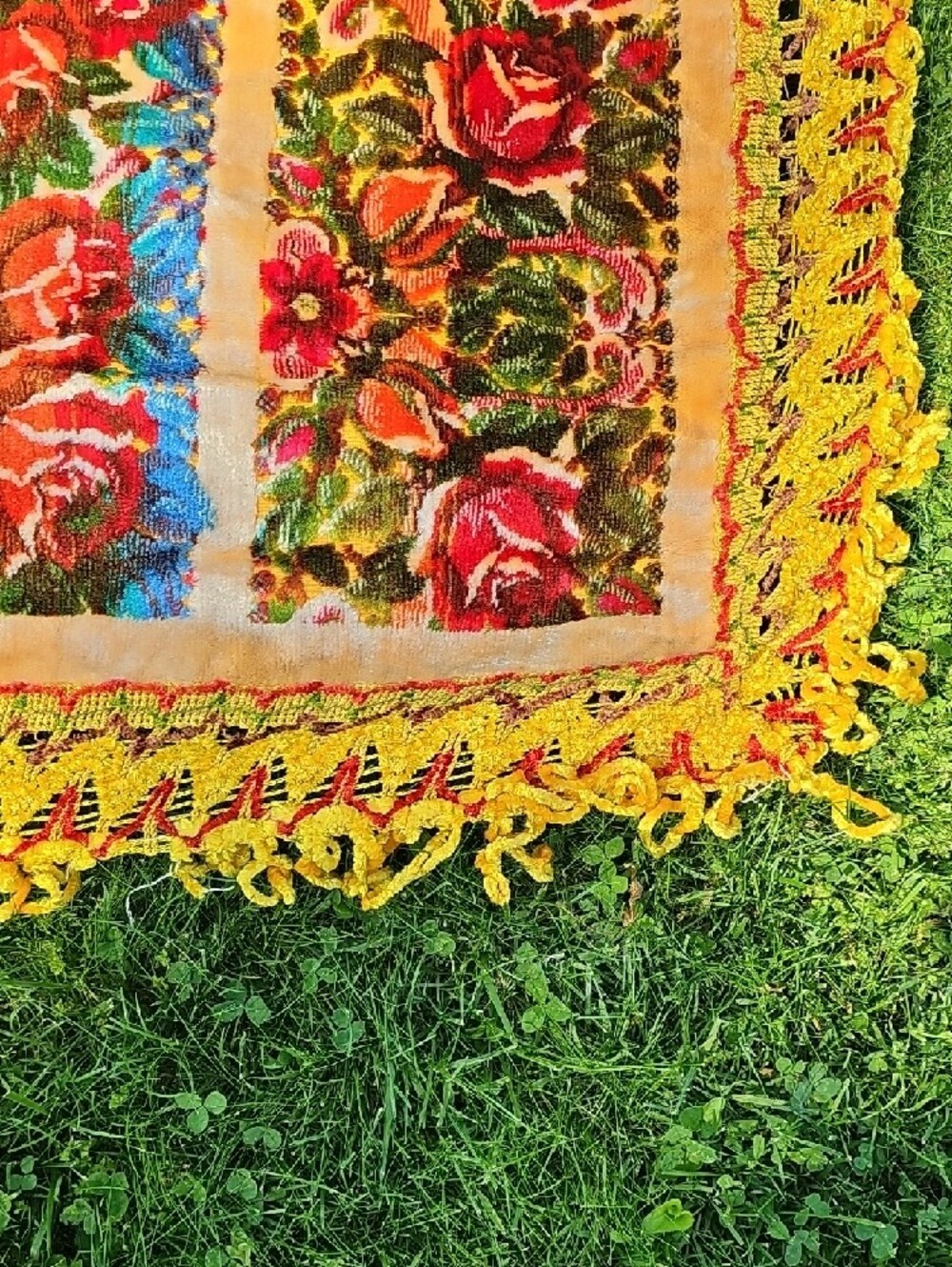 Vibrant Floral Tapestry Bedspread with Cherub Motif - Picture 6 of 9